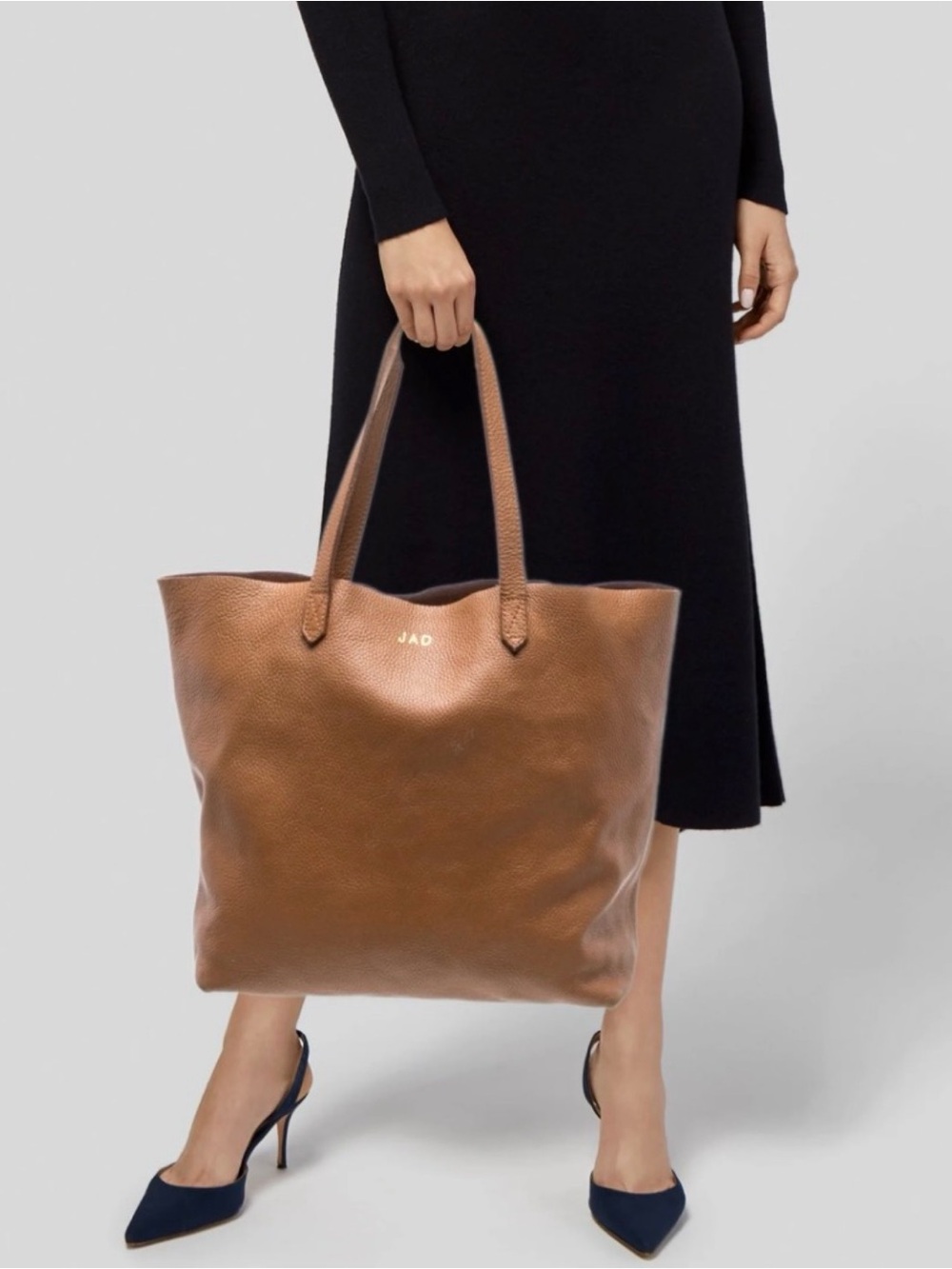 Cuyana large bag tote camel color